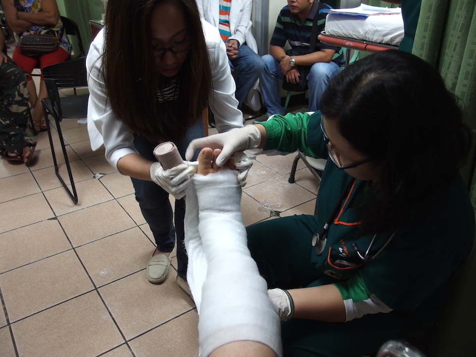 フィリピン ダスマの病院で応急処置