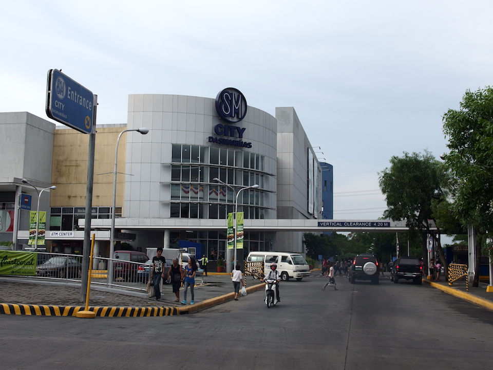 フィリピンの巨大ショッピングモールSMパラパラ