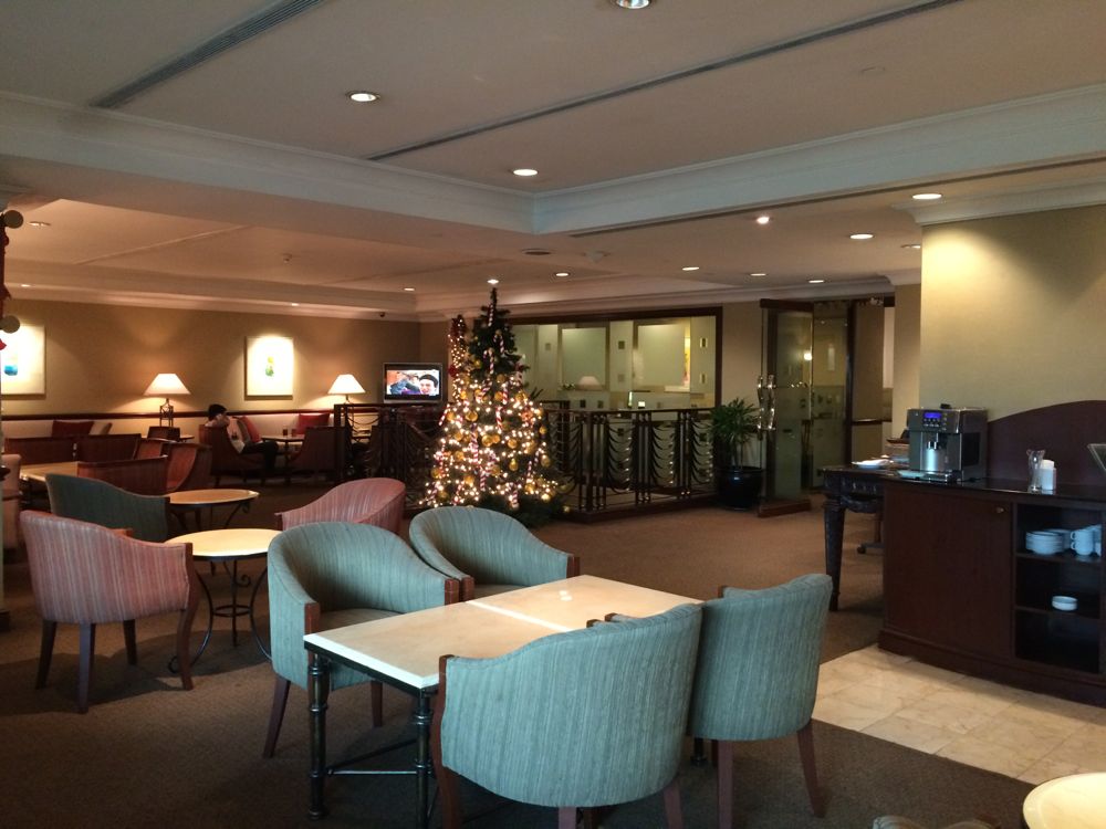 マニラのザ ヘリテージホテルの9階レストランでアフタヌーンティー　落ち着いた雰囲気です